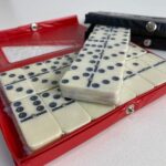 بازی فکری دومینو سنگی با جعبه چرمی سایز متوسط 6516589